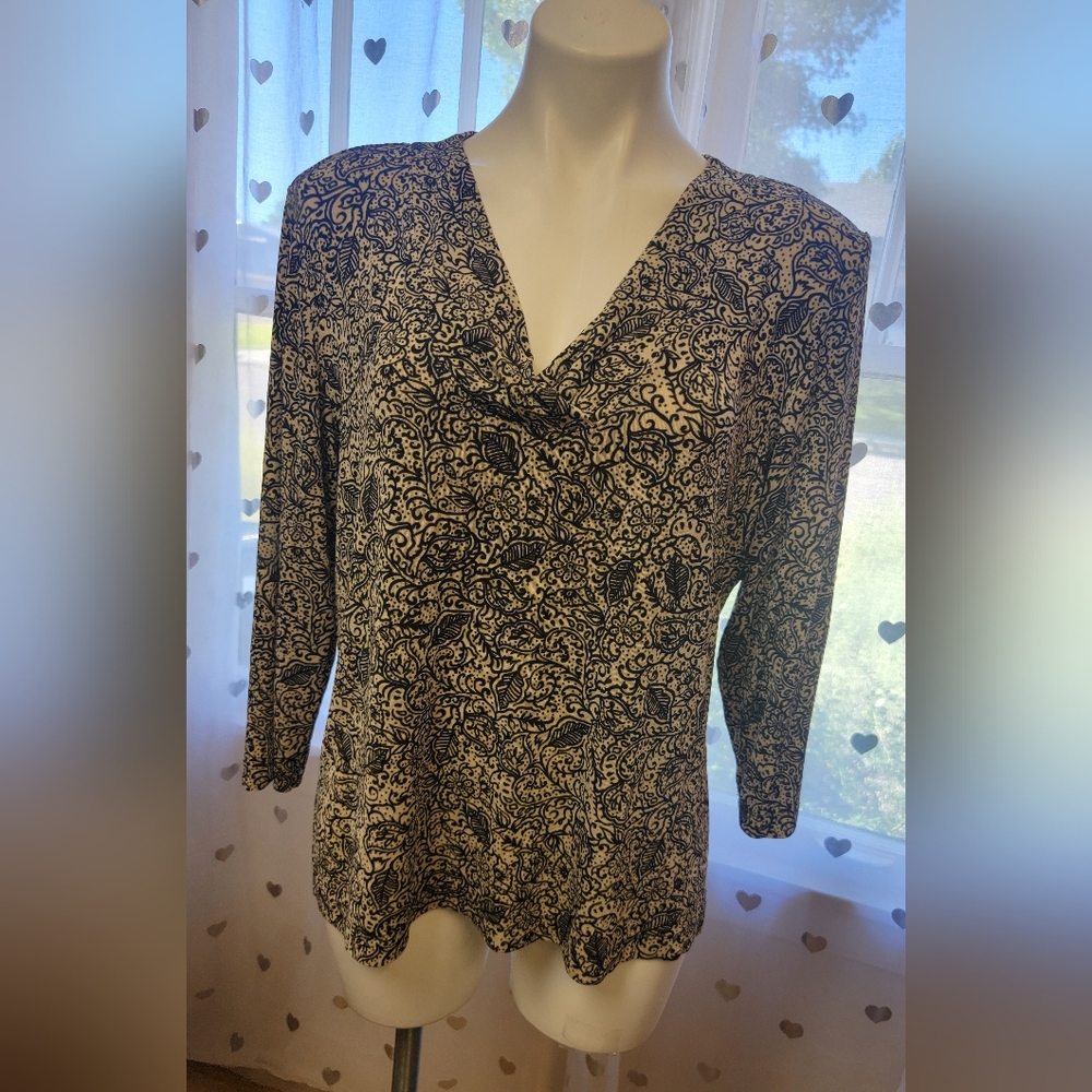 #89 Chico's Black Cream Patterned Dress Shirt Size 3 (16)